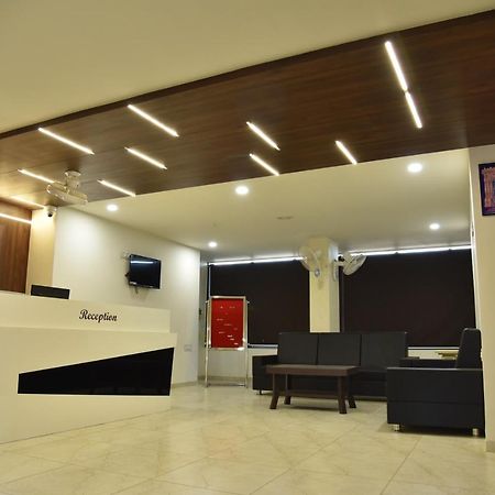 Hotel Savera Inn Morbi Kültér fotó