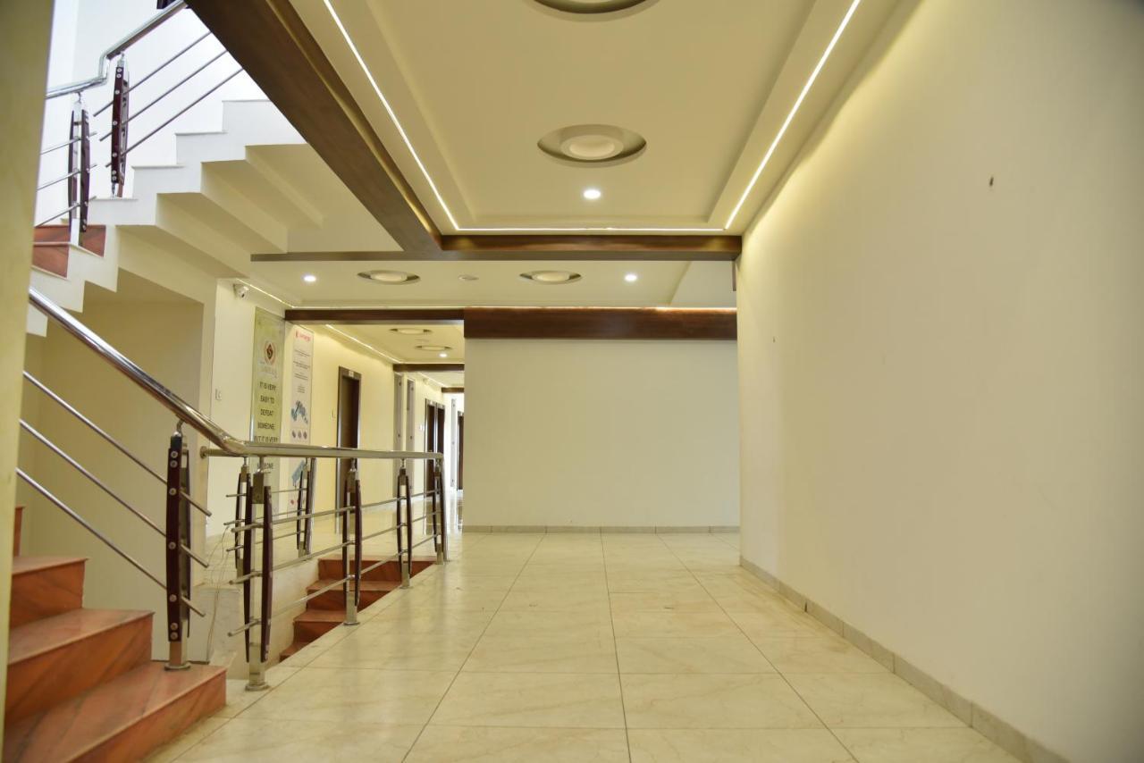 Hotel Savera Inn Morbi Kültér fotó