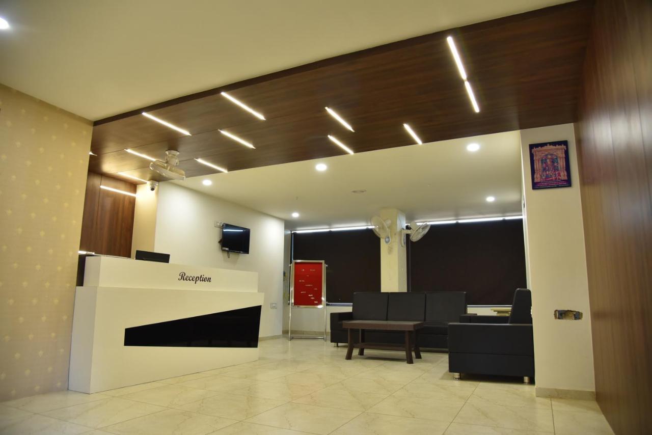 Hotel Savera Inn Morbi Kültér fotó