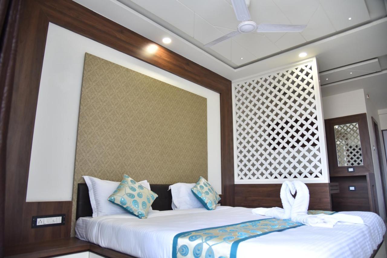 Hotel Savera Inn Morbi Kültér fotó