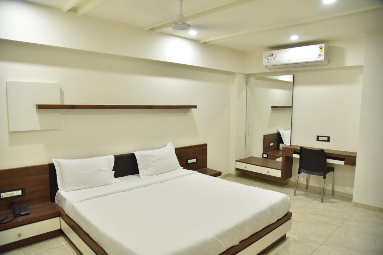 Hotel Savera Inn Morbi Kültér fotó