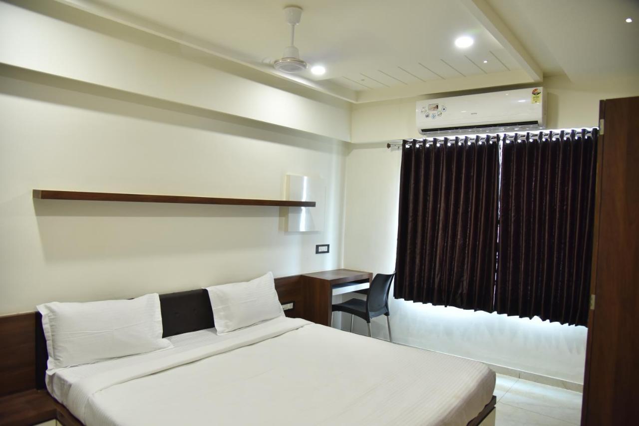 Hotel Savera Inn Morbi Kültér fotó