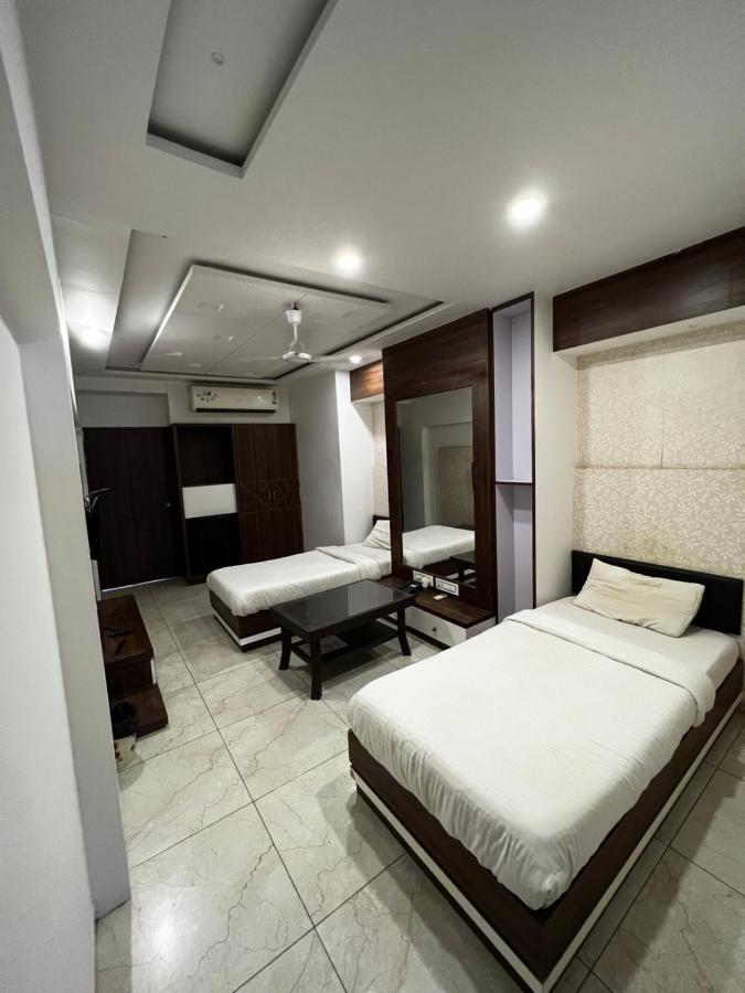 Hotel Savera Inn Morbi Kültér fotó