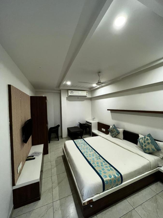 Hotel Savera Inn Morbi Kültér fotó