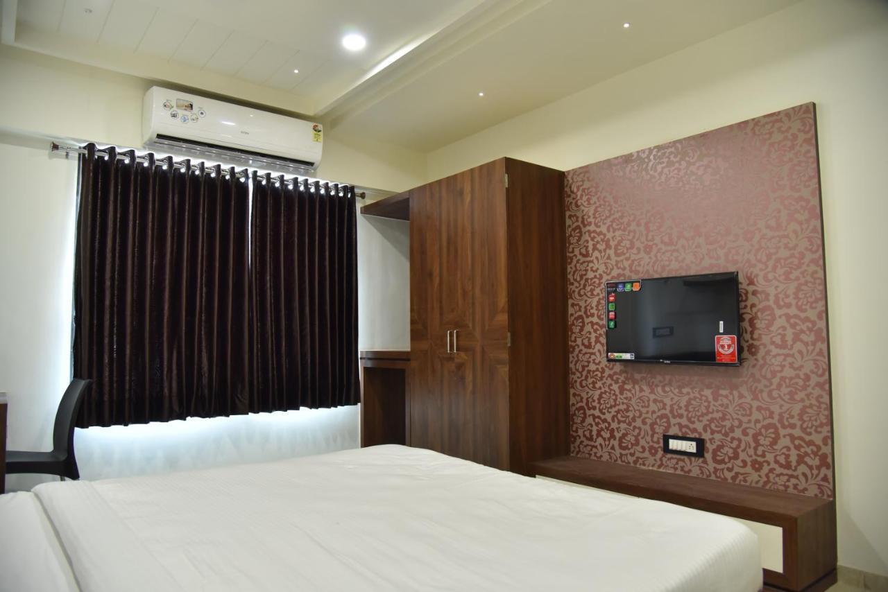 Hotel Savera Inn Morbi Kültér fotó