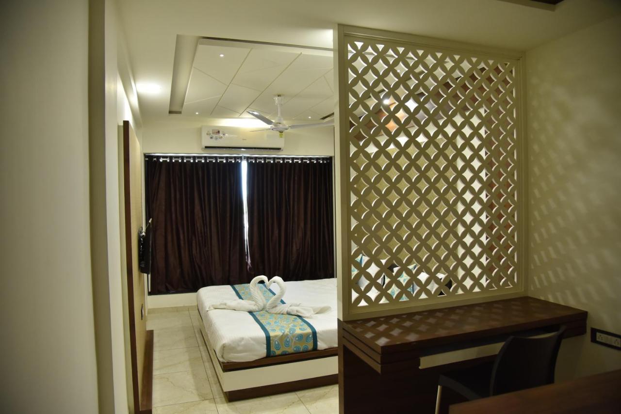 Hotel Savera Inn Morbi Kültér fotó