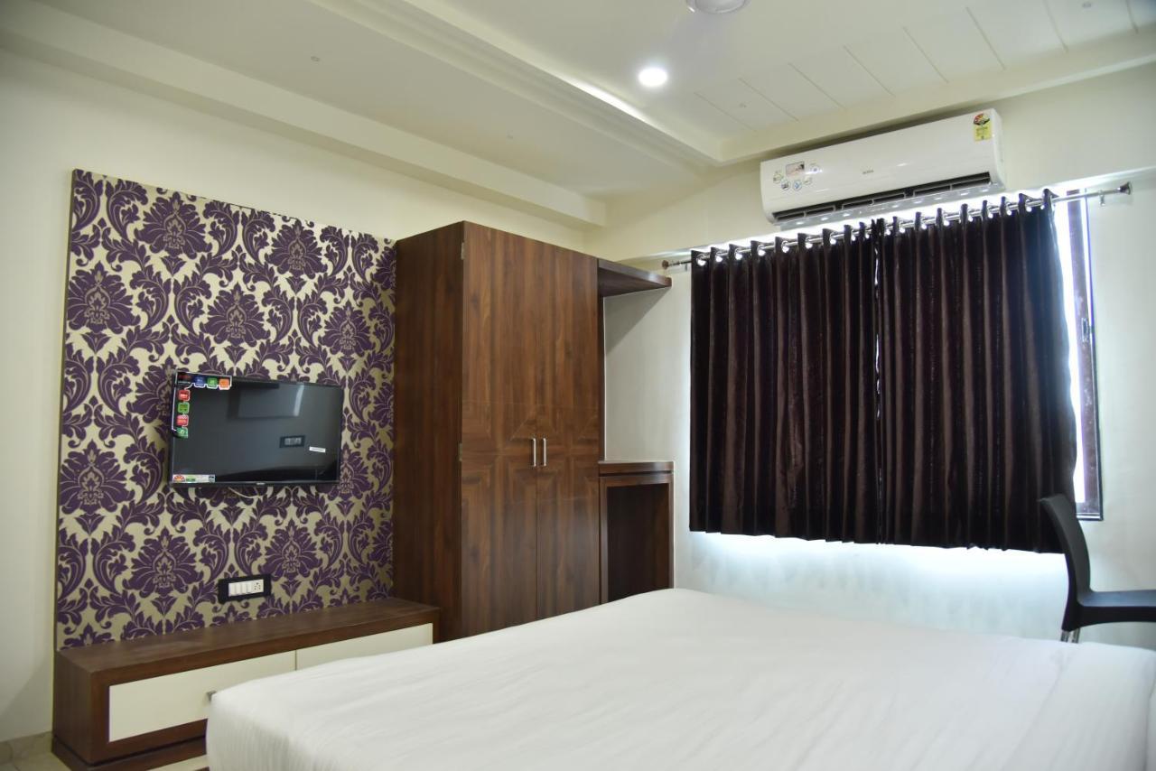 Hotel Savera Inn Morbi Kültér fotó