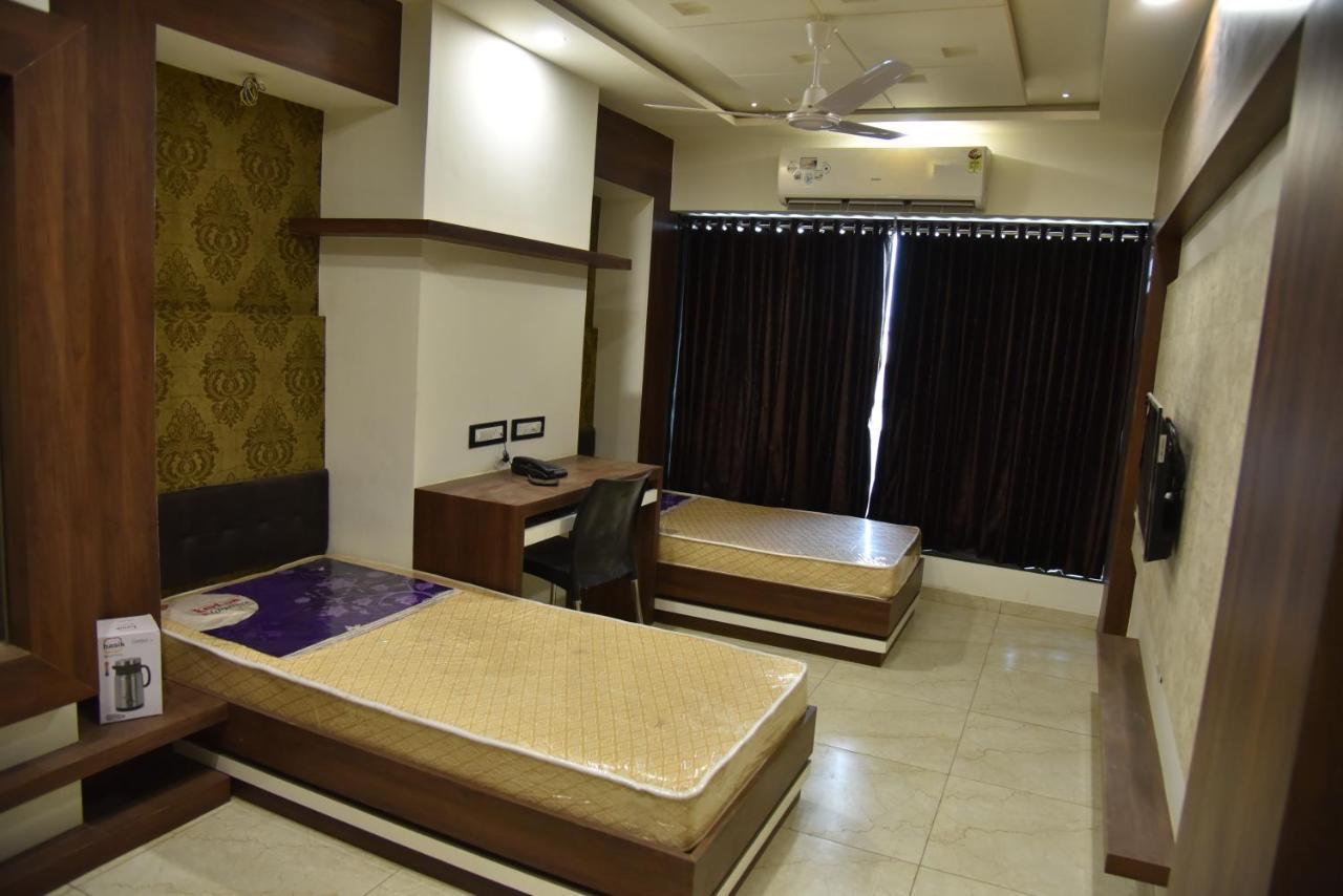 Hotel Savera Inn Morbi Kültér fotó