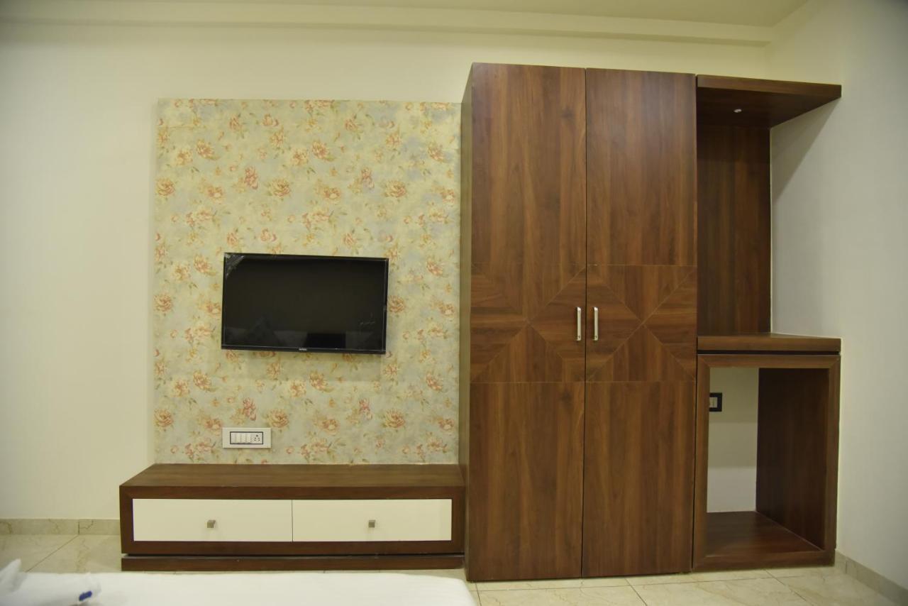 Hotel Savera Inn Morbi Kültér fotó