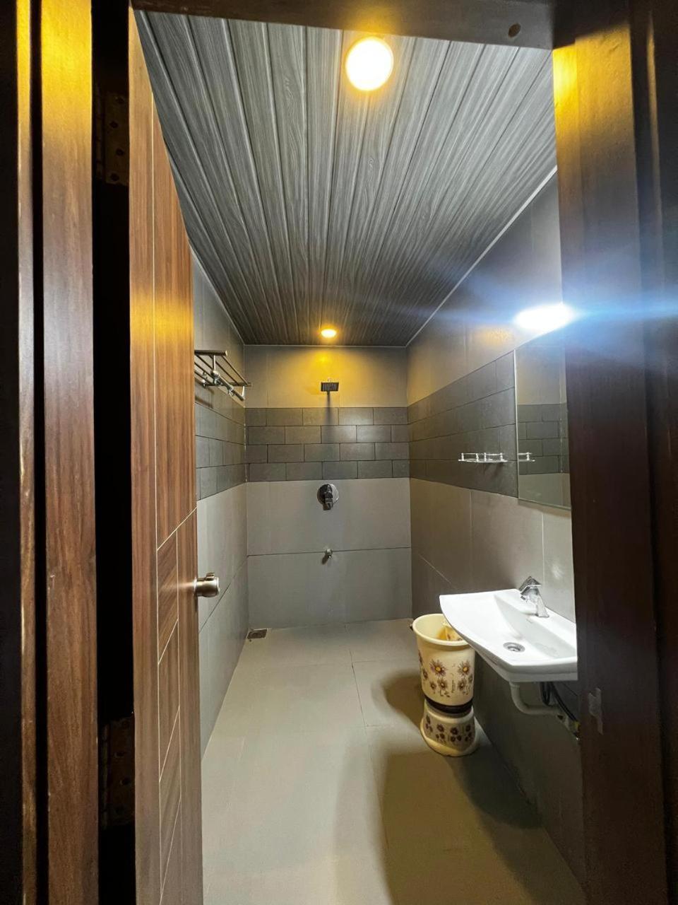 Hotel Savera Inn Morbi Kültér fotó